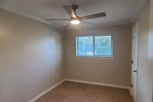 2034 Western Village Ln, Houston, TX 77043 - Photo 16