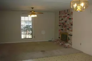 2034 Western Village Ln, Houston, TX 77043 - Photo 6