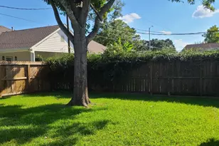 2034 Western Village Ln, Houston, TX 77043 - Photo 2