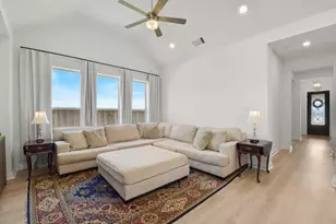 11915 S Pavillion Dr, Mont Belvieu, TX 77523 - Photo 6