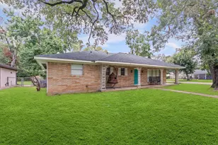 1907 N Roberson St, Conroe, TX 77301 - Photo 2