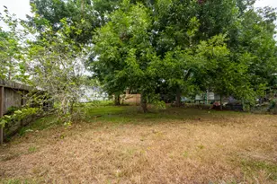1720 W Sidnor St, Alvin, TX 77511 - Photo 18