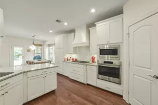 6 S Wheatleigh Dr, Tomball, TX 77375 - Photo 10