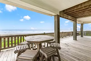 1317 Emerald Dr, Crystal Beach, TX 77650 - Photo 4