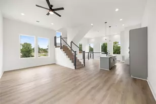 947 Green Meadow St, Houston, TX 77091 - Photo 2