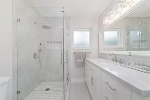 10206 Oak Point Dr, Houston, TX 77043 - Photo 20