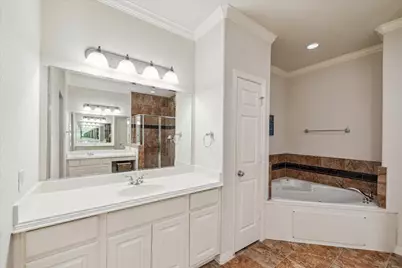 3203 Holly Path Drive, Houston, TX 77042 - Photo 32