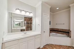 3203 Holly Path Dr, Houston, TX 77042 - Photo 32