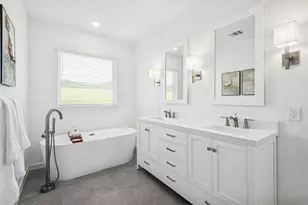 901 Kingwood Dr, League City, TX 77573 - Photo 16