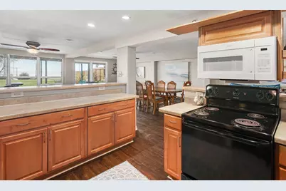 2306 Ave N, Dickinson, TX 77539 - Photo 4