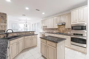22 Westwinds Cir, The Woodlands, TX 77382 - Photo 16