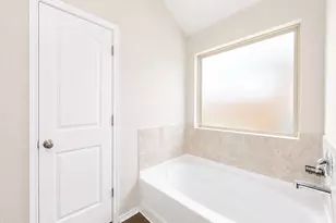 8203 Tamarind Ln, Baytown, TX 77521 - Photo 14