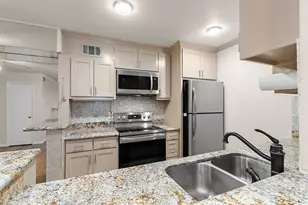 4635 Wild Indigo St, Houston, TX 77027 - Photo 10