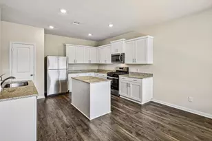 2526 Green Jasper Dr, Iowa Colony, TX 77583 - Photo 8