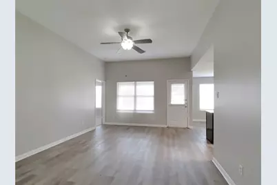 815 Marigold Road, Baytown, TX 77521 - Photo 4