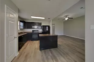 815 Marigold Rd, Baytown, TX 77521 - Photo 6