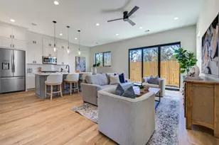 6127 Pacific Frst Dr, Houston, TX 77091 - Photo 2