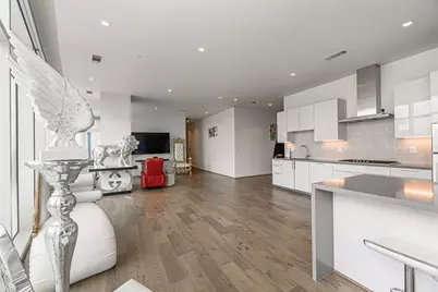 4521 San Felipe Street #2104, Houston, TX 77027 - Photo 2