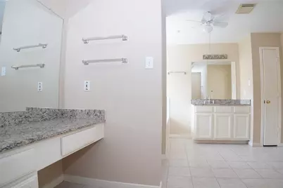 13714 Pear Woods Court, Houston, TX 77059 - Photo 14