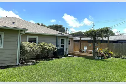 126 Dolphin, Galveston, TX 77550 - Photo 18