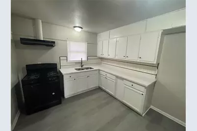 6139 Belcrest Street, Houston, TX 77033 - Photo 2
