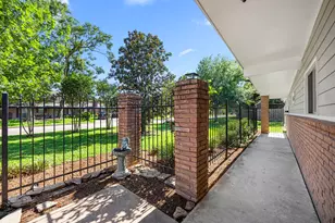 10310 Mayfield Rd, Houston, TX 77043 - Photo 6