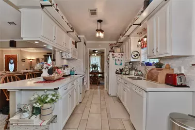 203 Tamarind Street, Lake Jackson, TX 77566 - Photo 12