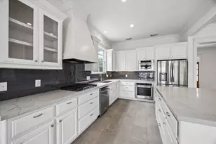 3915 Golf Dr, Houston, TX 77018 - Photo 12