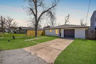 4710 Hershe St, Houston, TX 77020 - Photo 2
