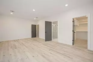 711 W Sidnor St, Alvin, TX 77511 - Photo 32