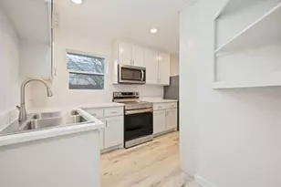 711 W Sidnor St, Alvin, TX 77511 - Photo 22