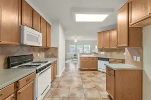 8706 Challis Park Ct, Houston, TX 77040 - Photo 10