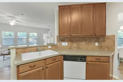 8706 Challis Park Court, Houston, TX 77040 - Photo 12