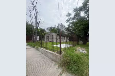 2404 Russell Street, Houston, TX 77026 - Photo 10