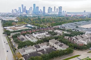 834 W Heights Hollow Ln, Houston, TX 77007 - Photo 24