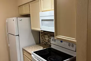 3025 Walnut Bend Ln, Houston, TX 77042 - Photo 8