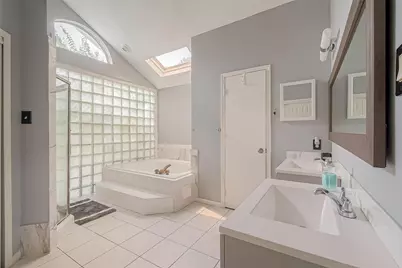 9310 Corner Oaks Ln, Houston, TX 77036 - Photo 26