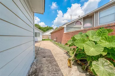 9310 Corner Oaks Ln, Houston, TX 77036 - Photo 38