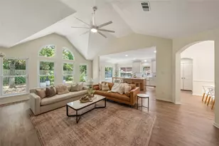 262 Misty Dawn Dr, The Woodlands, TX 77385 - Photo 2