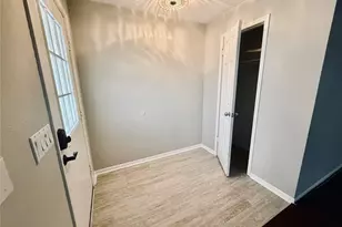 75 E Village Knoll Cir, Spring, TX 77381 - Photo 2