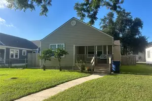 428 10th Ave N, Texas City, TX 77590 - Photo 1