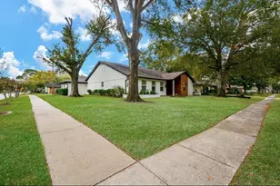 10603 Riverview Dr, Houston, TX 77042 - Photo 2
