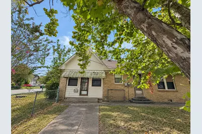 113 W Lobit Street, Baytown, TX 77520 - Photo 2