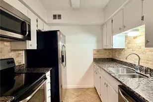 4643 Wild Indigo St, Houston, TX 77027 - Photo 6