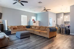 1421 20 1/2 St, Huntsville, TX 77340 - Photo 12