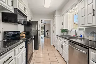 1223 Greenbriar Dr, Huntsville, TX 77340 - Photo 8