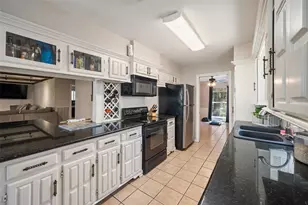 1223 Greenbriar Dr, Huntsville, TX 77340 - Photo 6