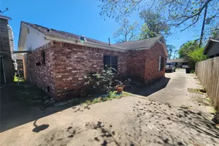 8413 Darlington Dr, Houston, TX 77028 - Photo 26