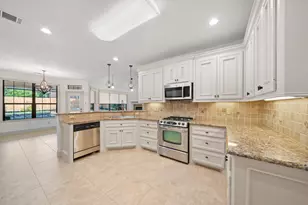 214 Lake View Cir, Montgomery, TX 77356 - Photo 8