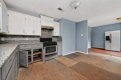 217 N Holly Avenue, Cleveland, TX 77327 - Photo 10
